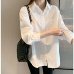 Camisa blanca de algodón puro para mujer, nueva sensación de diseño, blusa de nicho, camisa de fondo informal, camisa de manga larga de todo fósforo - immagine 3
